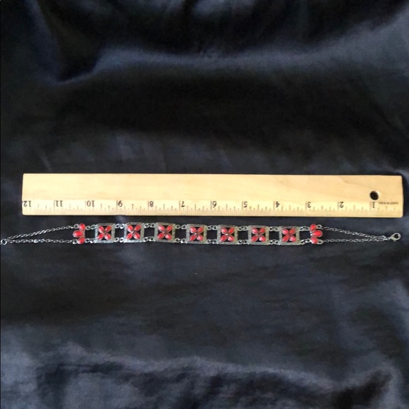 Choker necklace red floral detail - Picture 5 of 6